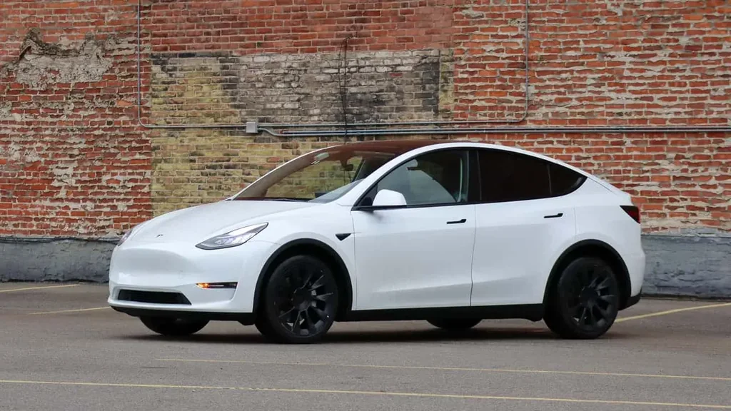 Tesla Model Y céges tartós bérletre